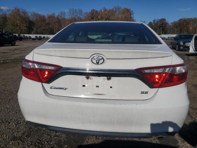 Toyota Camry Le Image 12