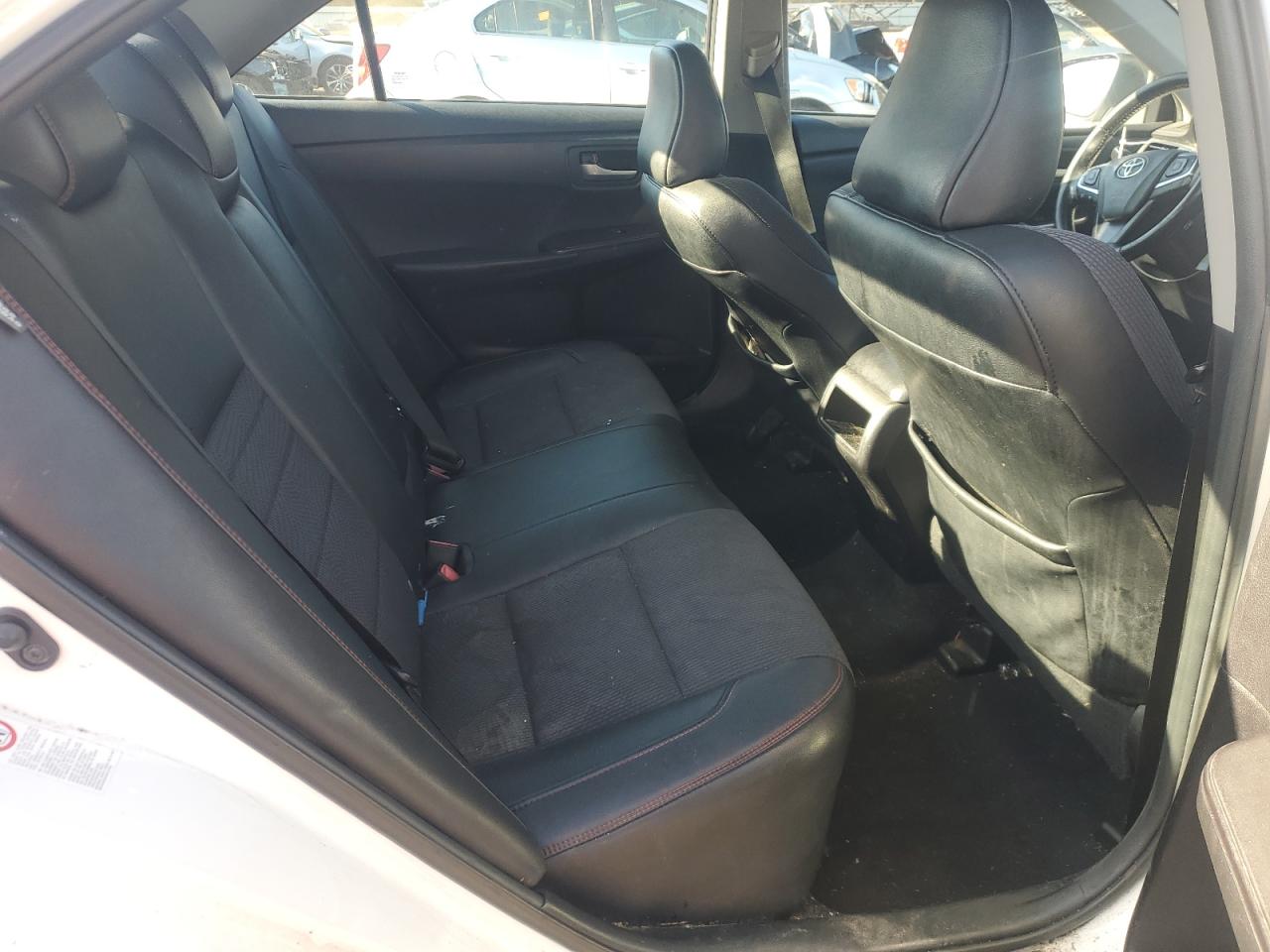 Toyota Camry Le Image 11