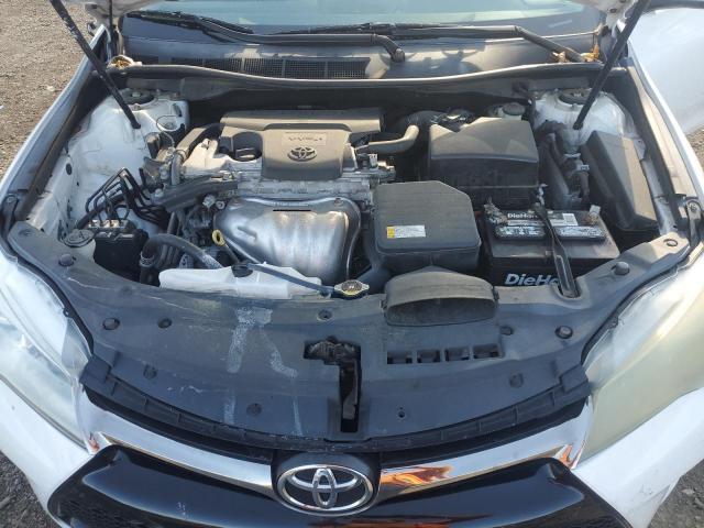 Toyota Camry Le Image 6