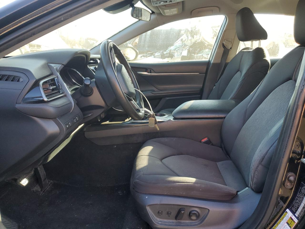 Toyota Camry L Image 11