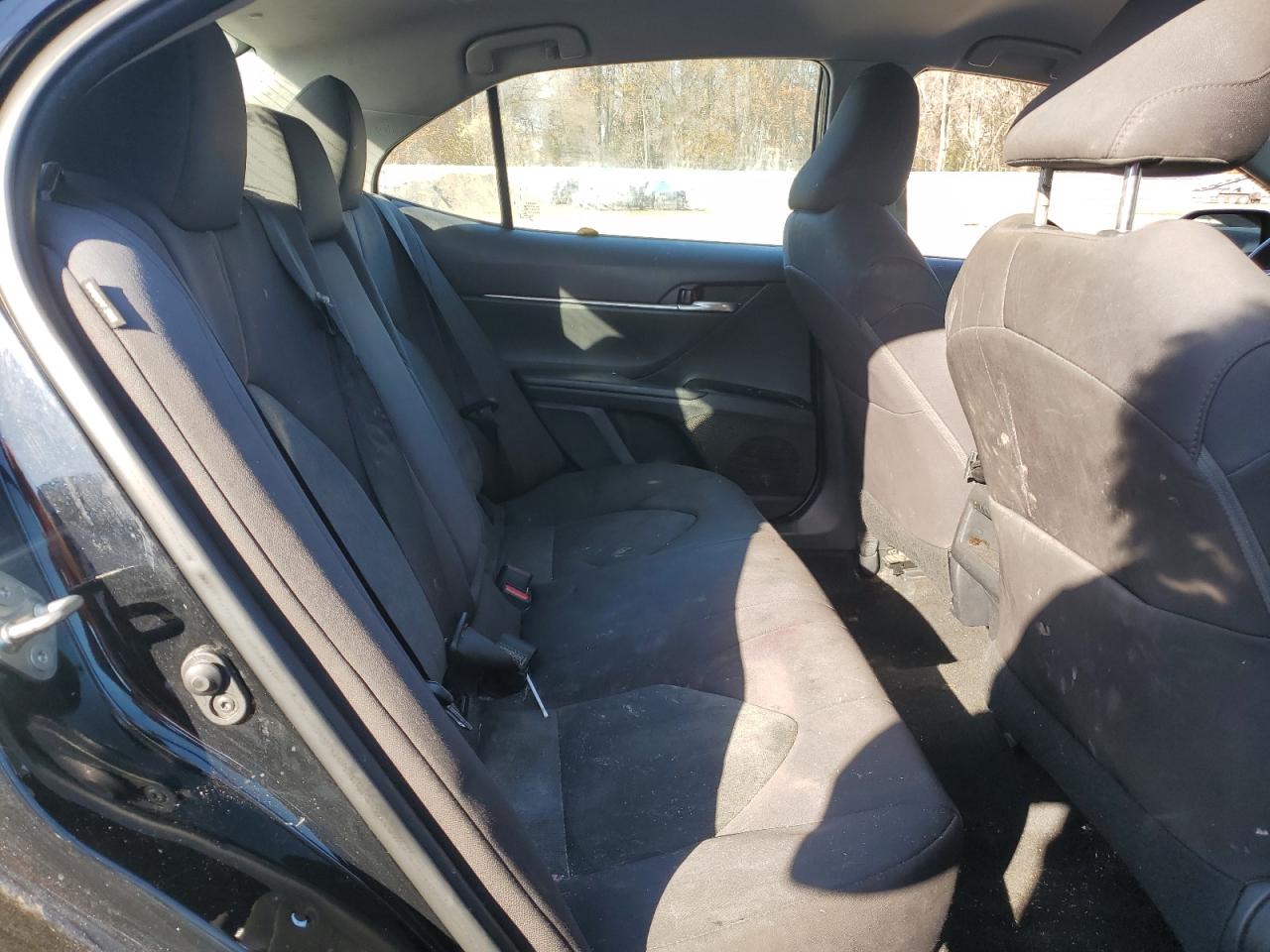 Toyota Camry L Image 6