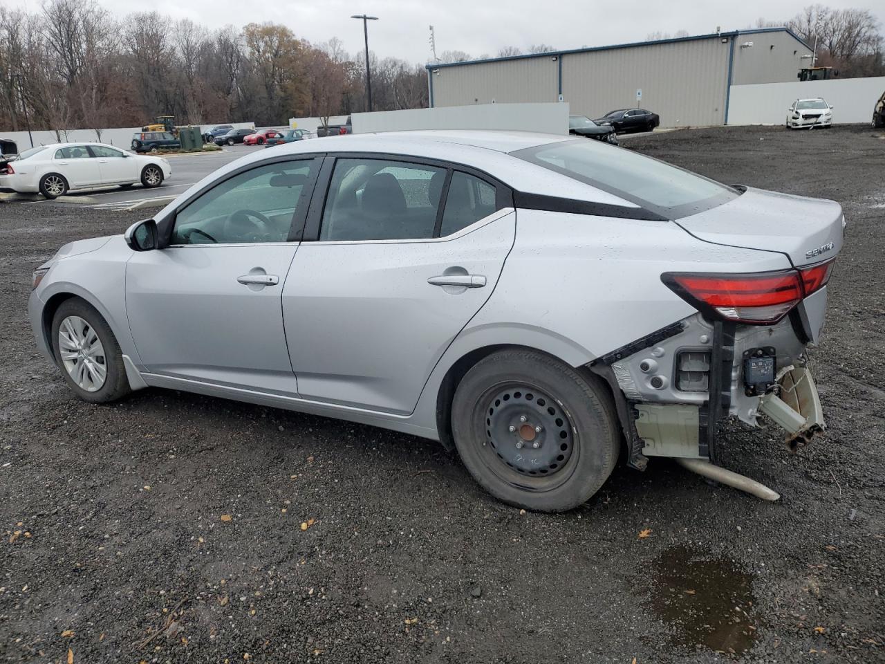 Nissan Sentra S Image 2