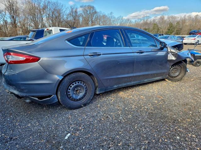 Ford Fusion S Image 5