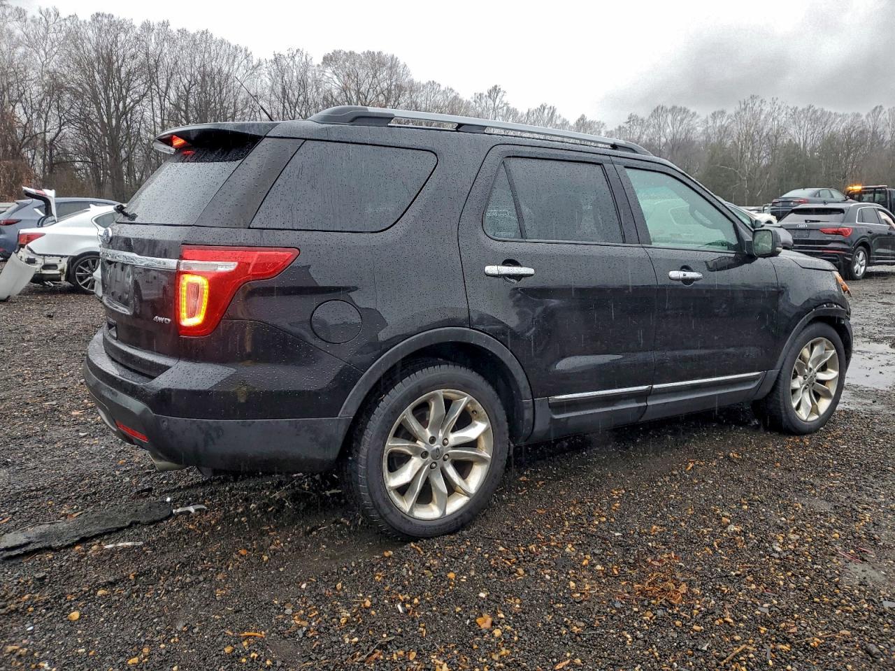 Ford Explorer Limited Image 13