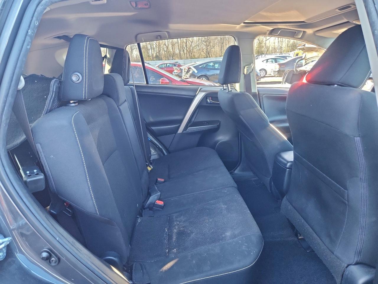 Toyota RAV4 Xle Image 12