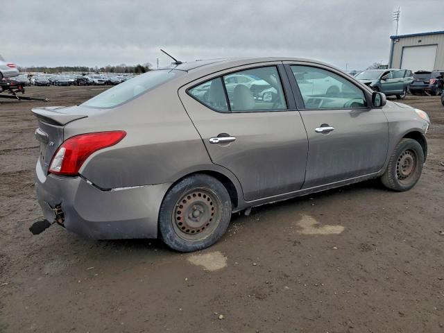 Nissan Versa S Image 3