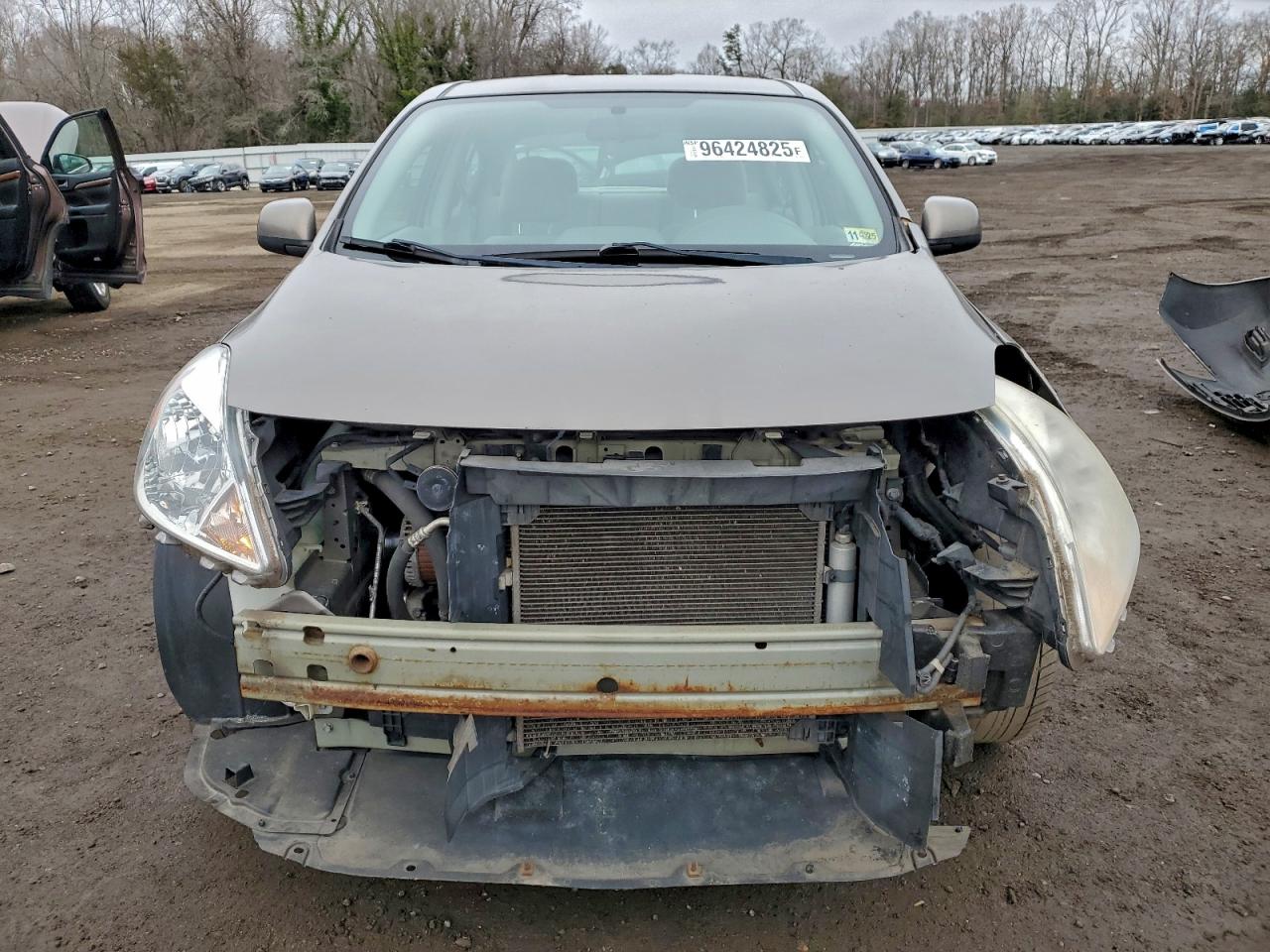 Nissan Versa S Image 9