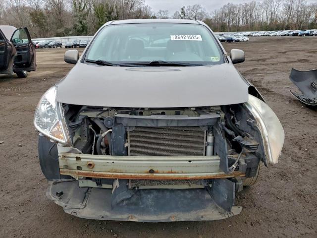 Nissan Versa S Image 9