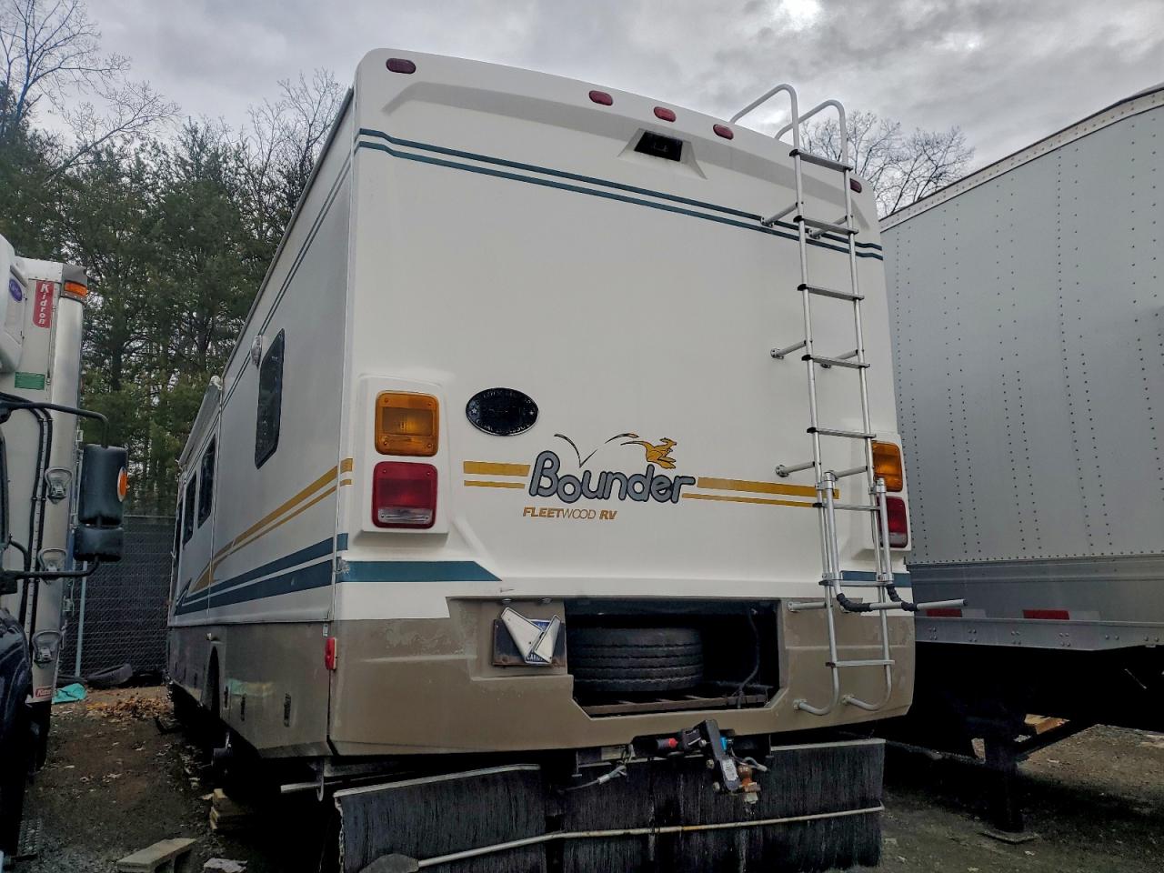 Workhorse Custom Cha Motorhome W22 Image 2