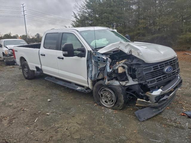 Ford F-350 Super Duty Image 4