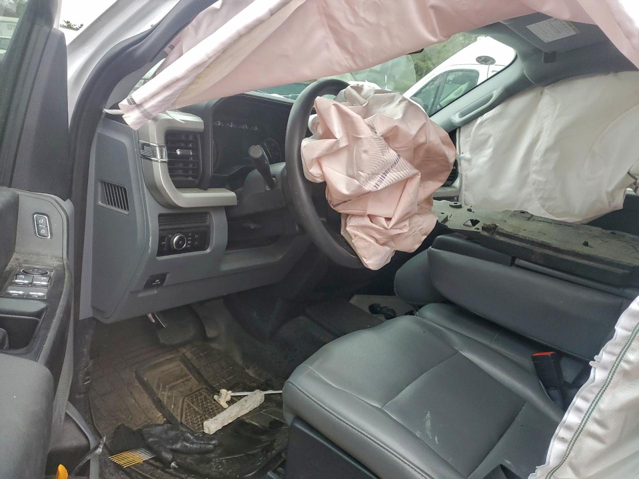 Ford F-350 Super Duty Image 12