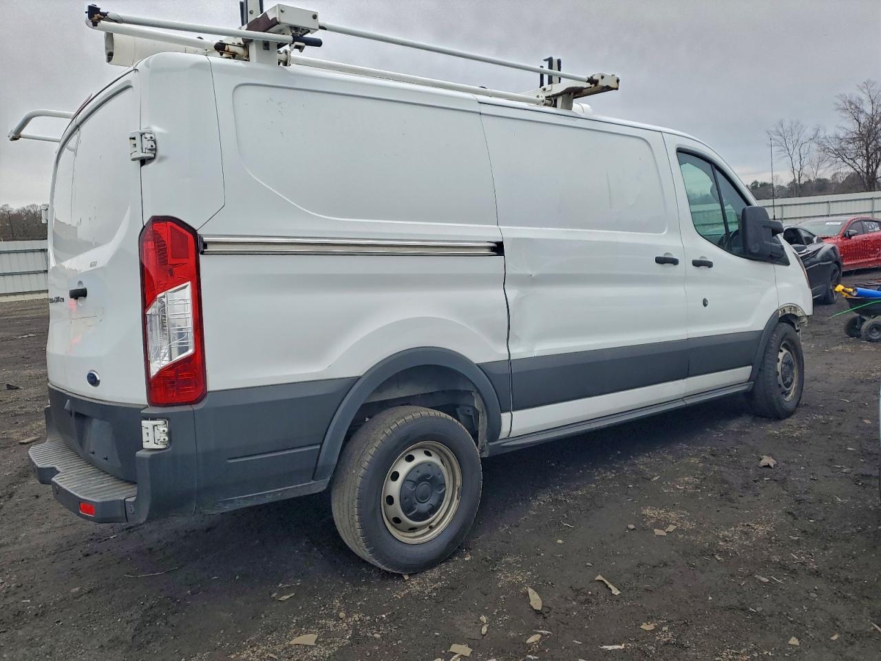 Ford Transit T-250 Image 4