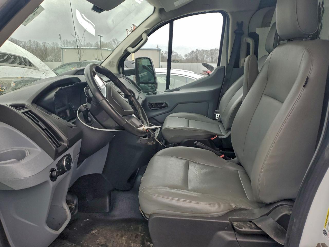 Ford Transit T-250 Image 6