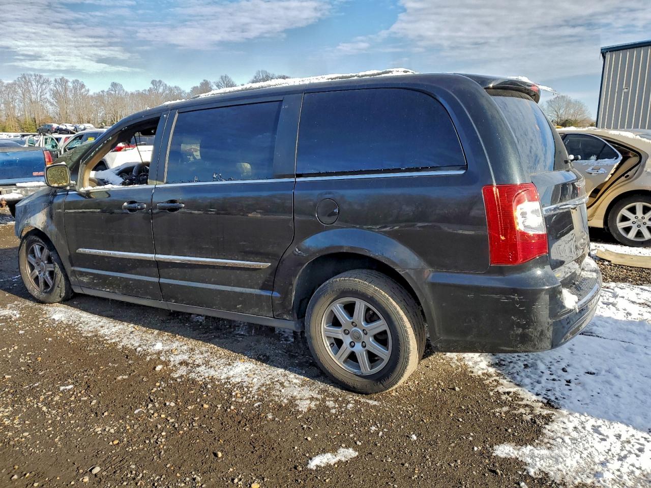 Chrysler Minivan Touring L Image 3