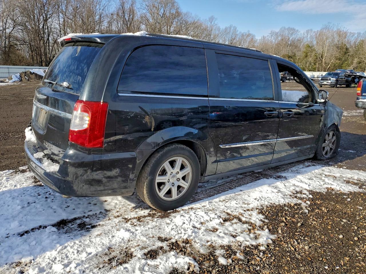 Chrysler Minivan Touring L Image 4