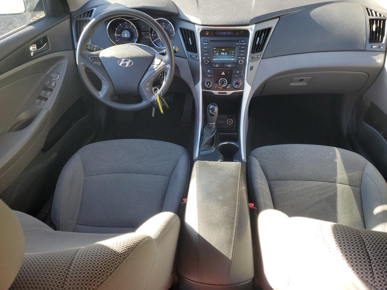 Hyundai SONATA Gls Image 6