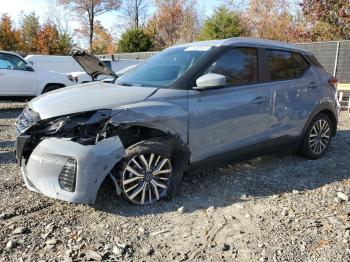  Salvage Nissan Kicks