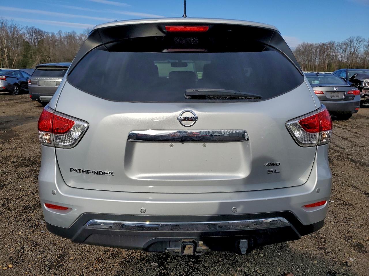 Nissan Pathfinder S Image 9