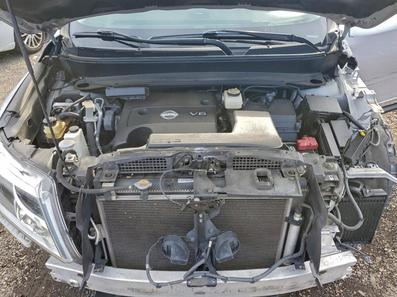 Nissan Pathfinder S Image 5