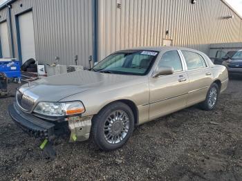  Salvage Lincoln Towncar