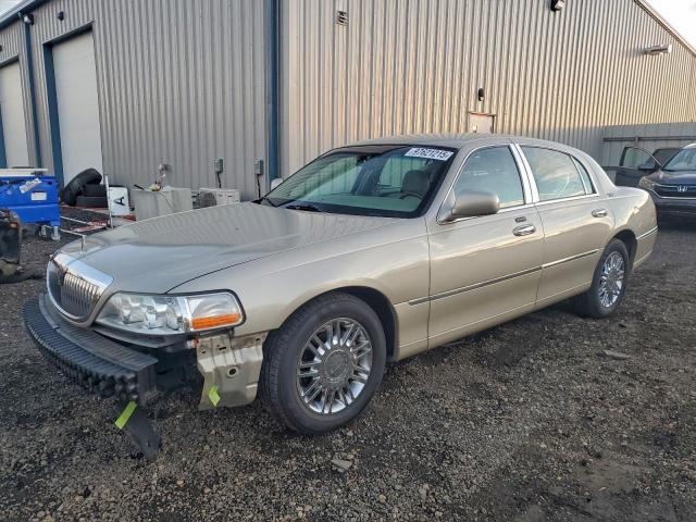  Salvage Lincoln Towncar