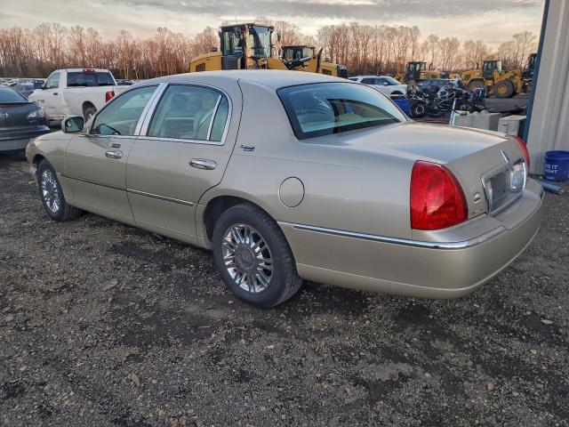 Lincoln Towncar Signature Limited Image 2