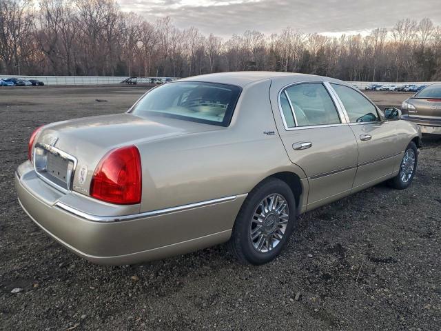 Lincoln Towncar Signature Limited Image 4