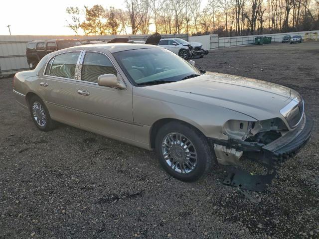 Lincoln Towncar Signature Limited Image 5