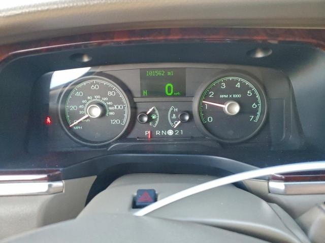 Lincoln Towncar Signature Limited Image 6