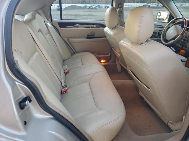 Lincoln Towncar Signature Limited Image 8