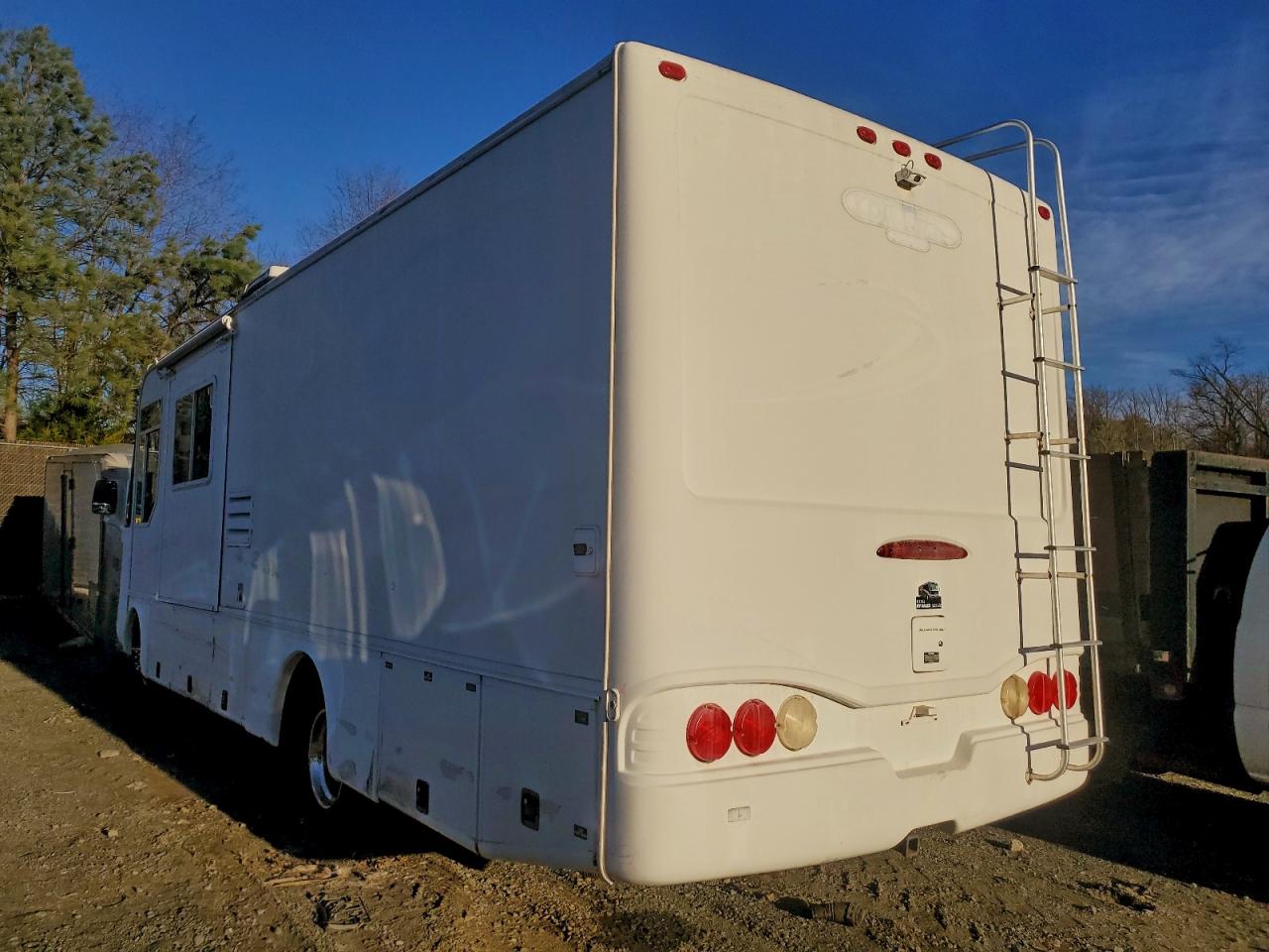 Workhorse Custom Cha Motorhome P3500 Image 2