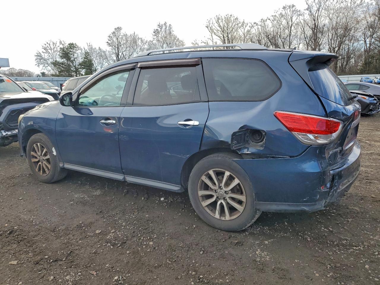 Nissan Pathfinder S Image 8