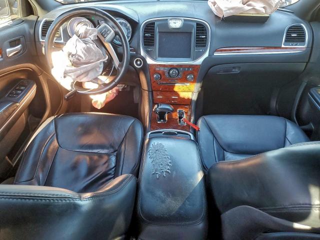 Chrysler 300 Image 8