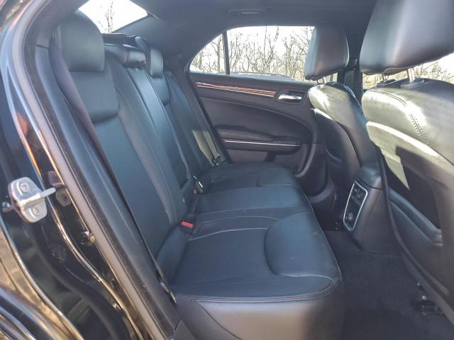 Chrysler 300 Image 9