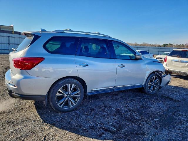 Nissan Pathfinder Platinum Image 4