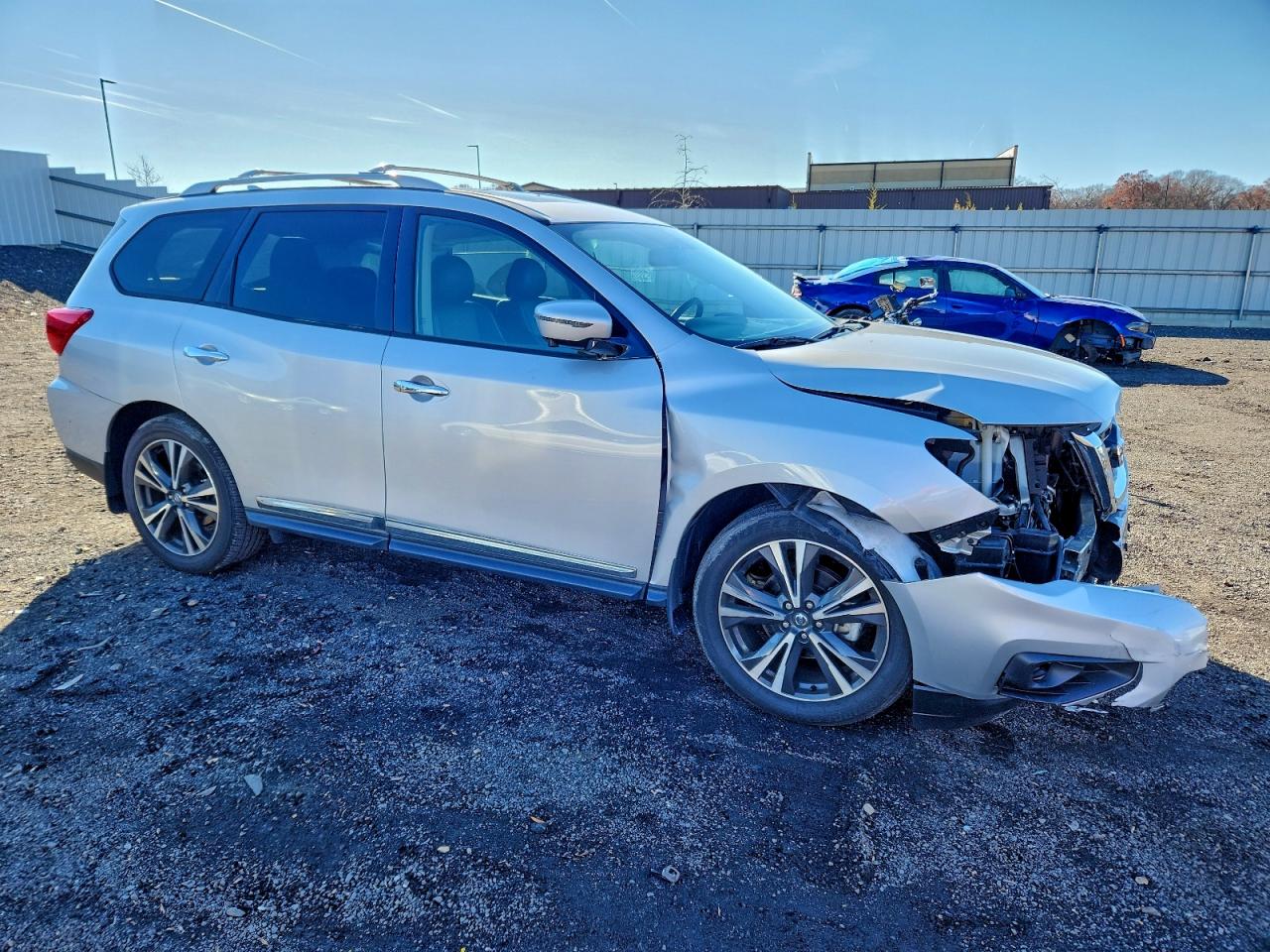 Nissan Pathfinder Platinum Image 2