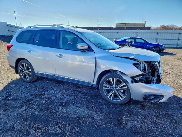 Nissan Pathfinder Platinum Image 2