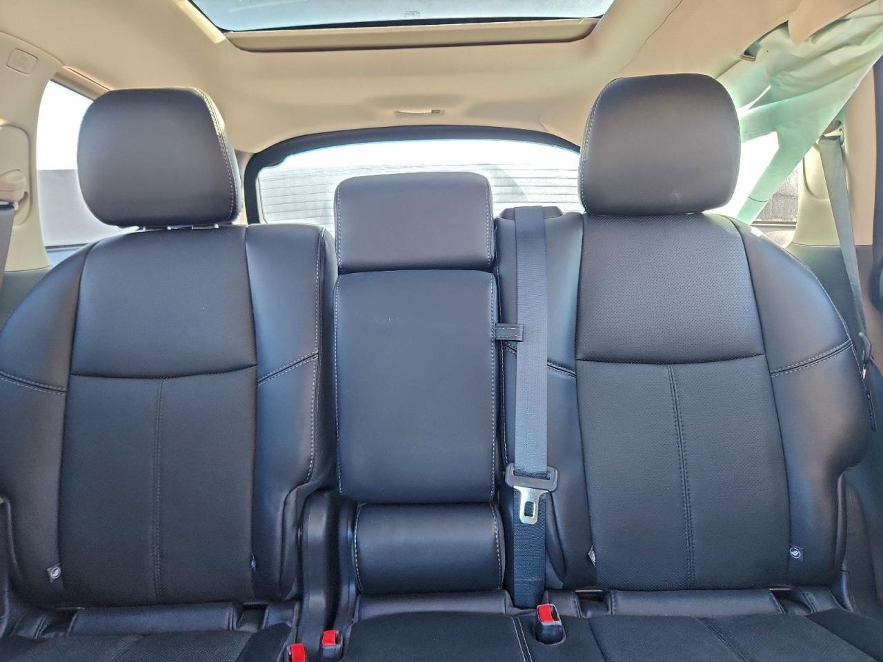 Nissan Pathfinder Platinum Image 12