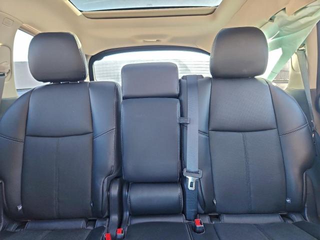 Nissan Pathfinder Platinum Image 12