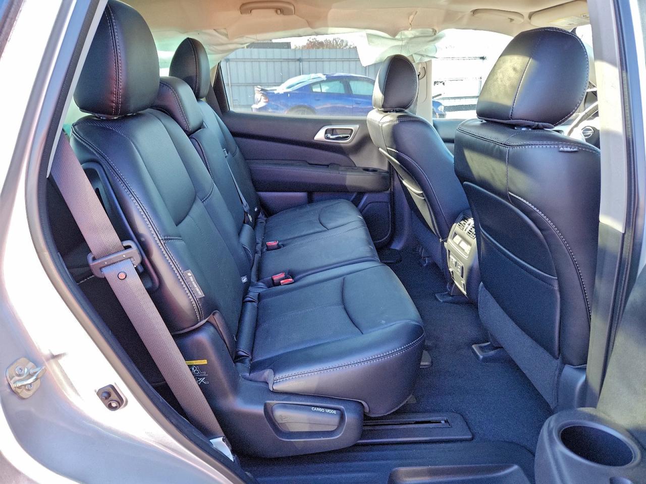 Nissan Pathfinder Platinum Image 8