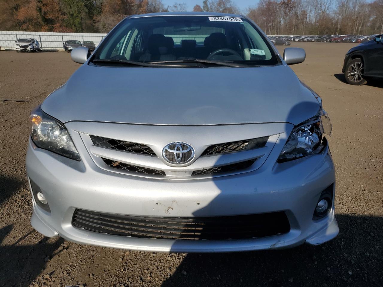 Toyota Corolla Base Image 12