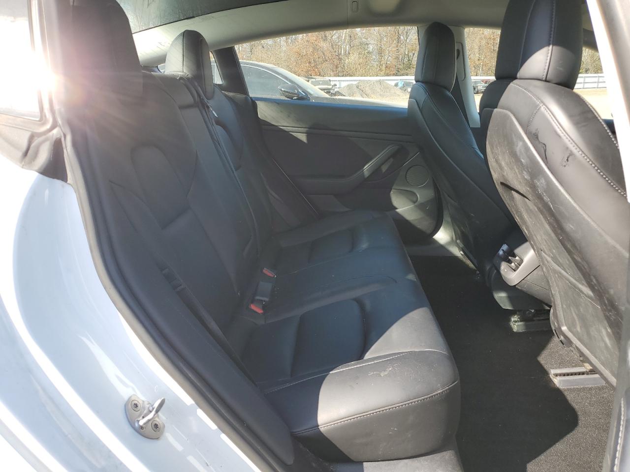 Tesla Model 3 Image 8