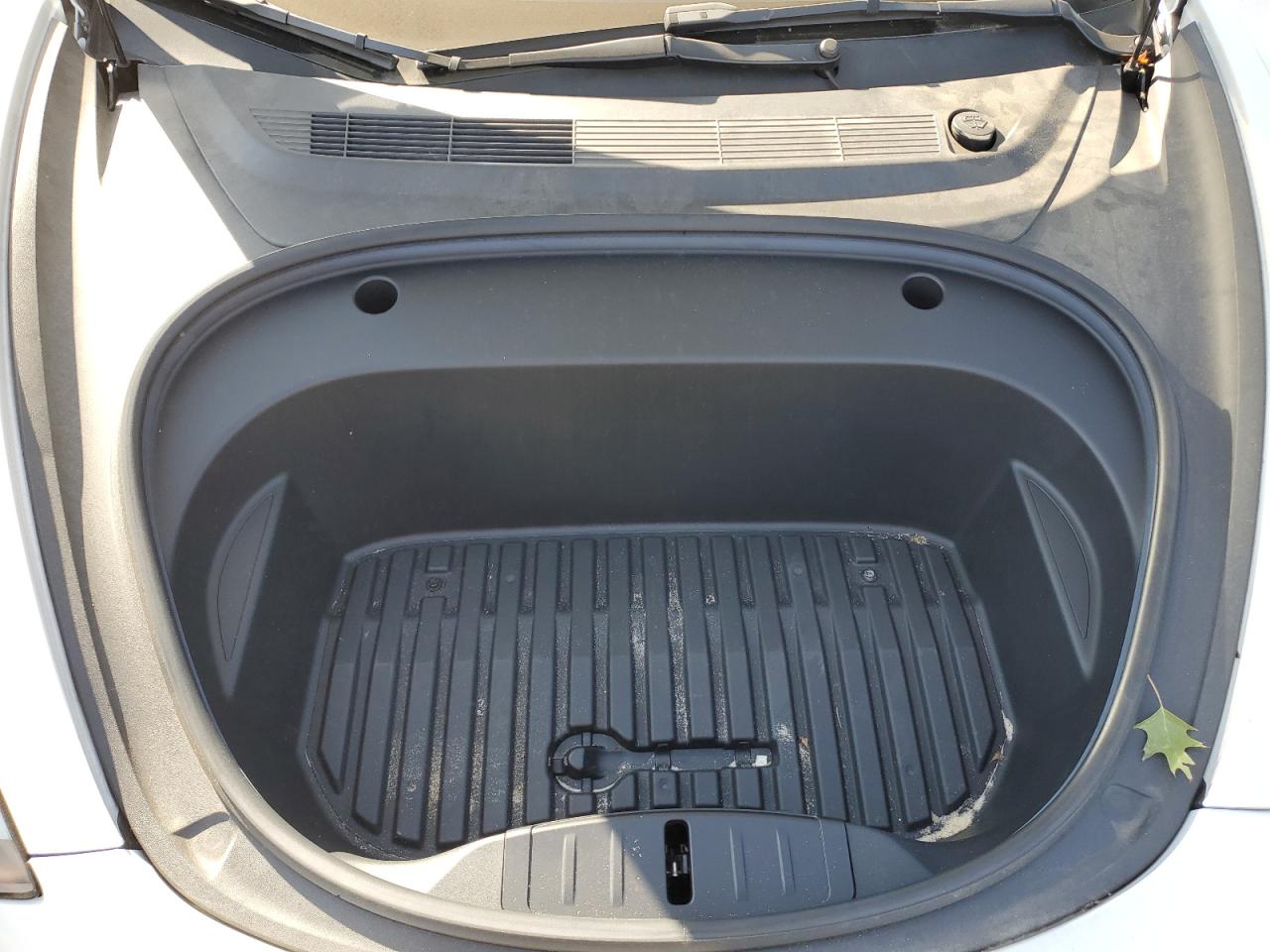 Tesla Model 3 Image 10