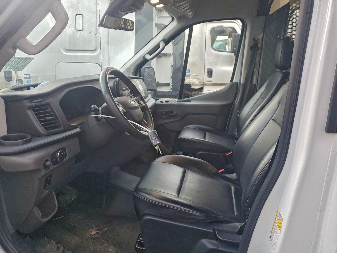 Ford Transit T-350 Image 6