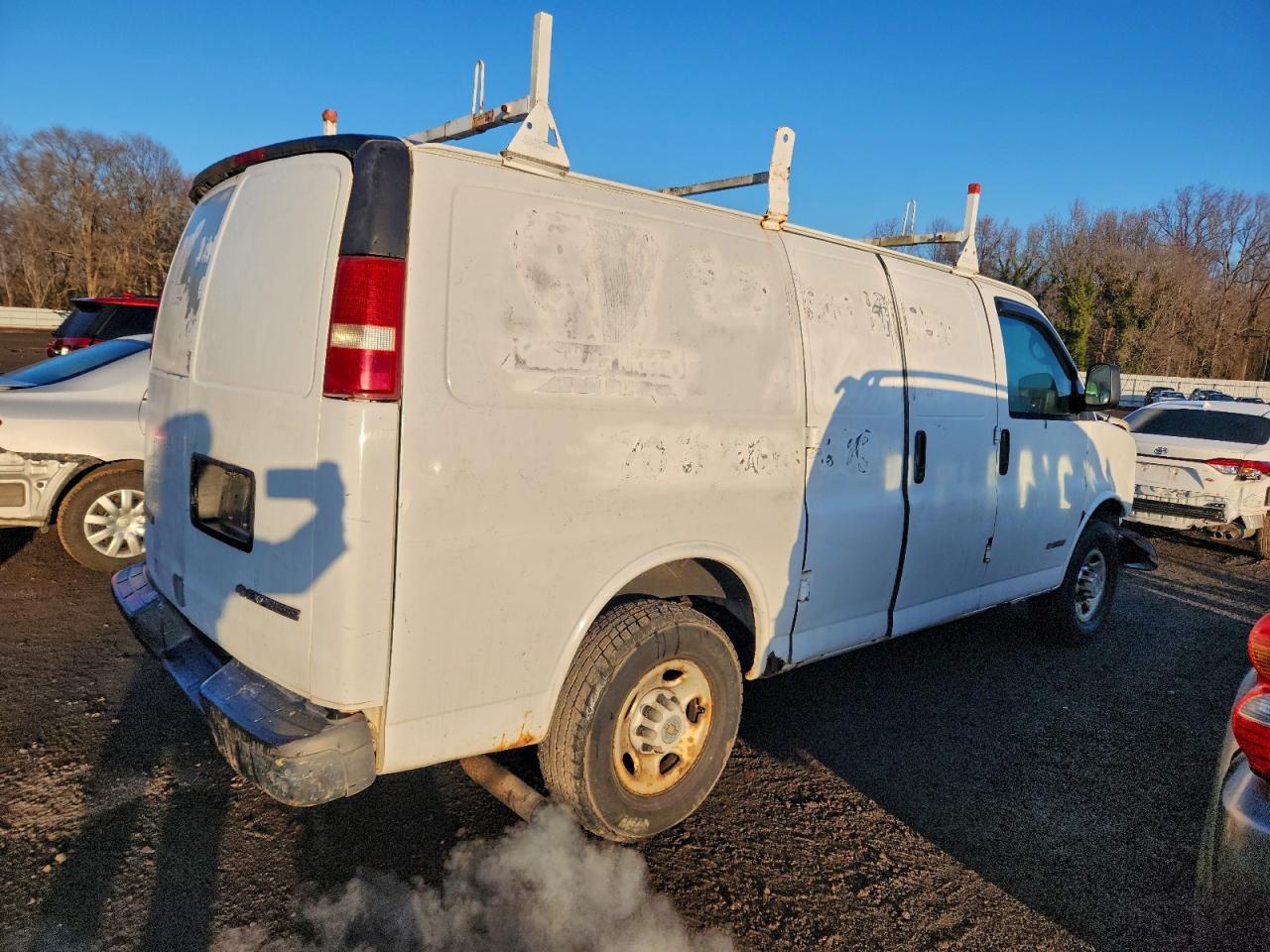 Chevrolet Express Image 2