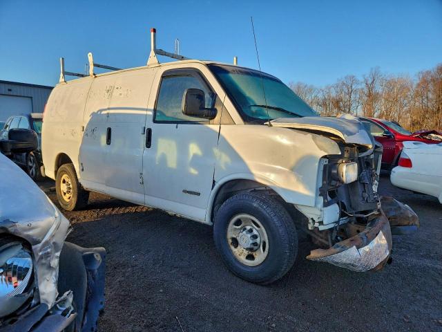 Chevrolet Express Image 3