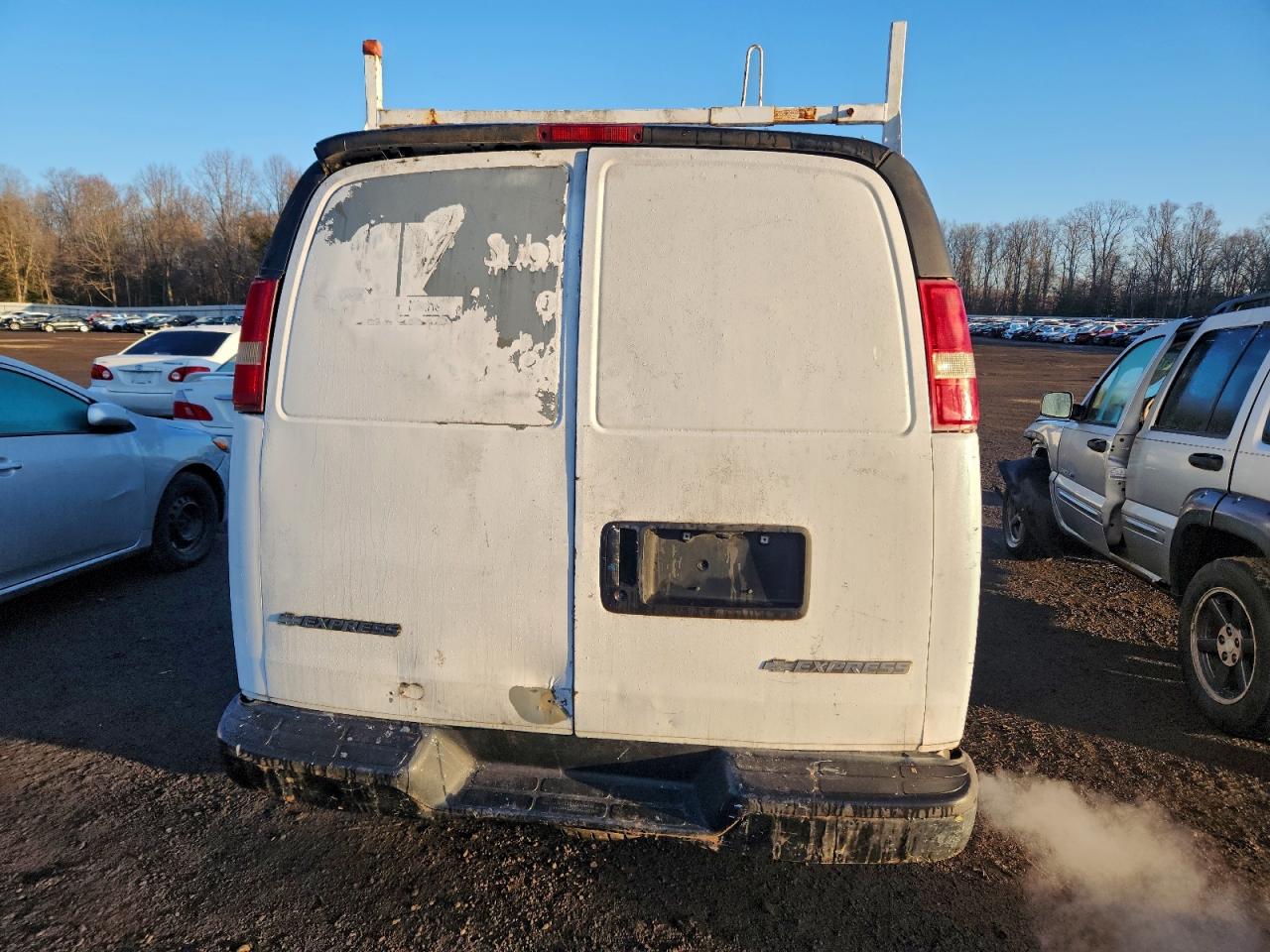 Chevrolet Express Image 5