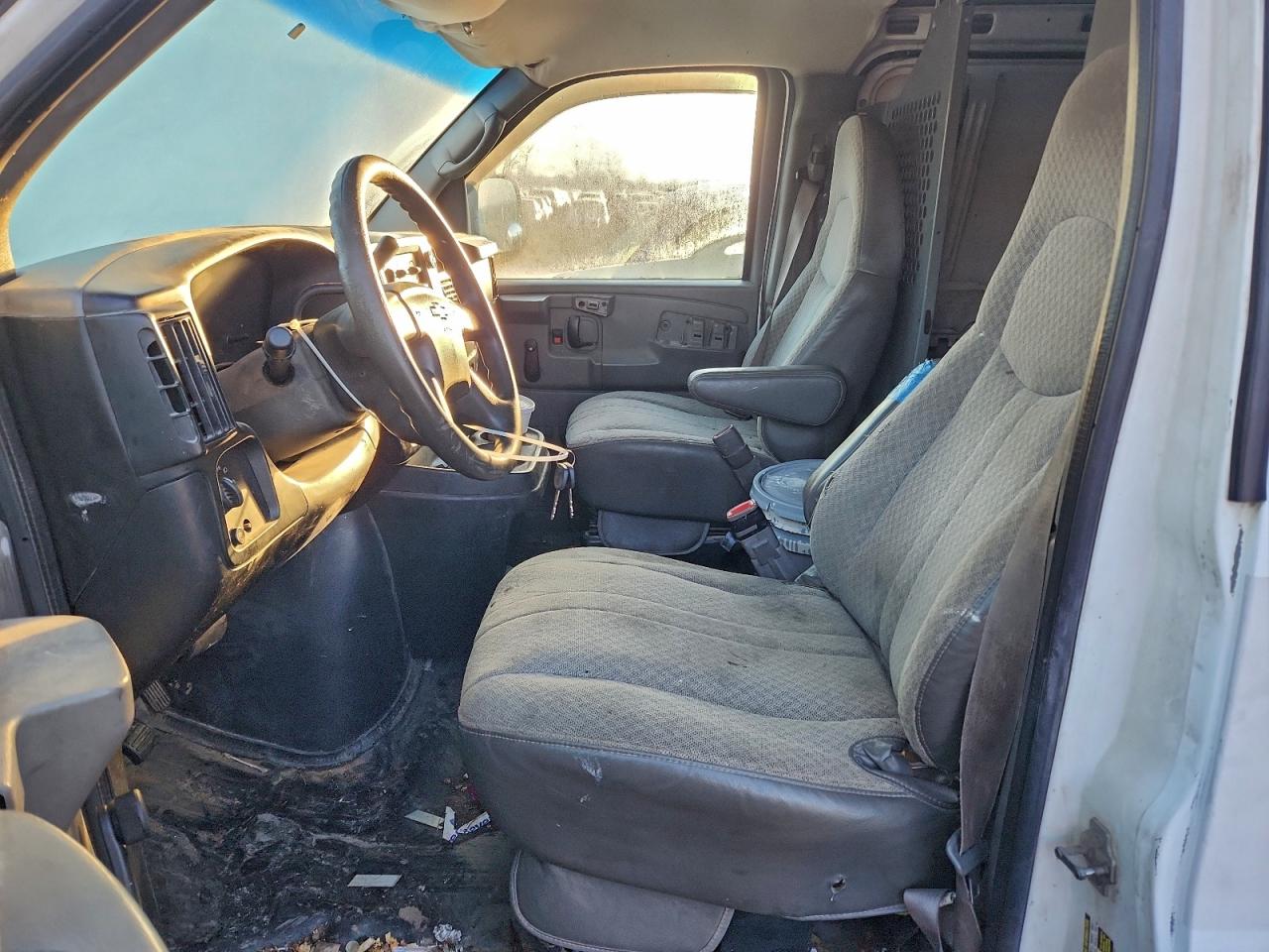 Chevrolet Express Image 6