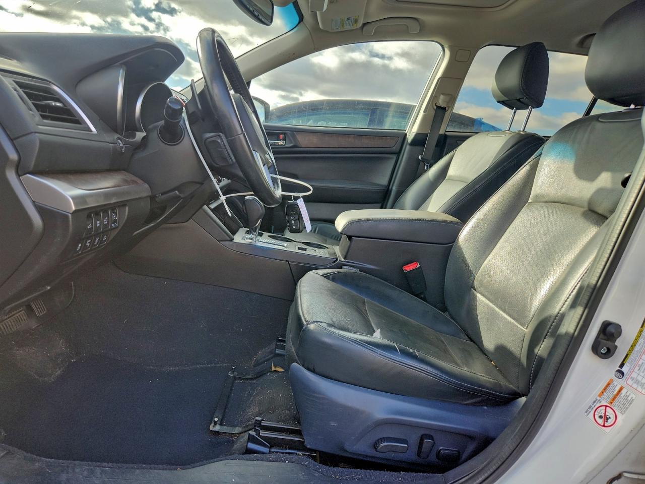 Subaru Outback 2.5i Limited Image 12