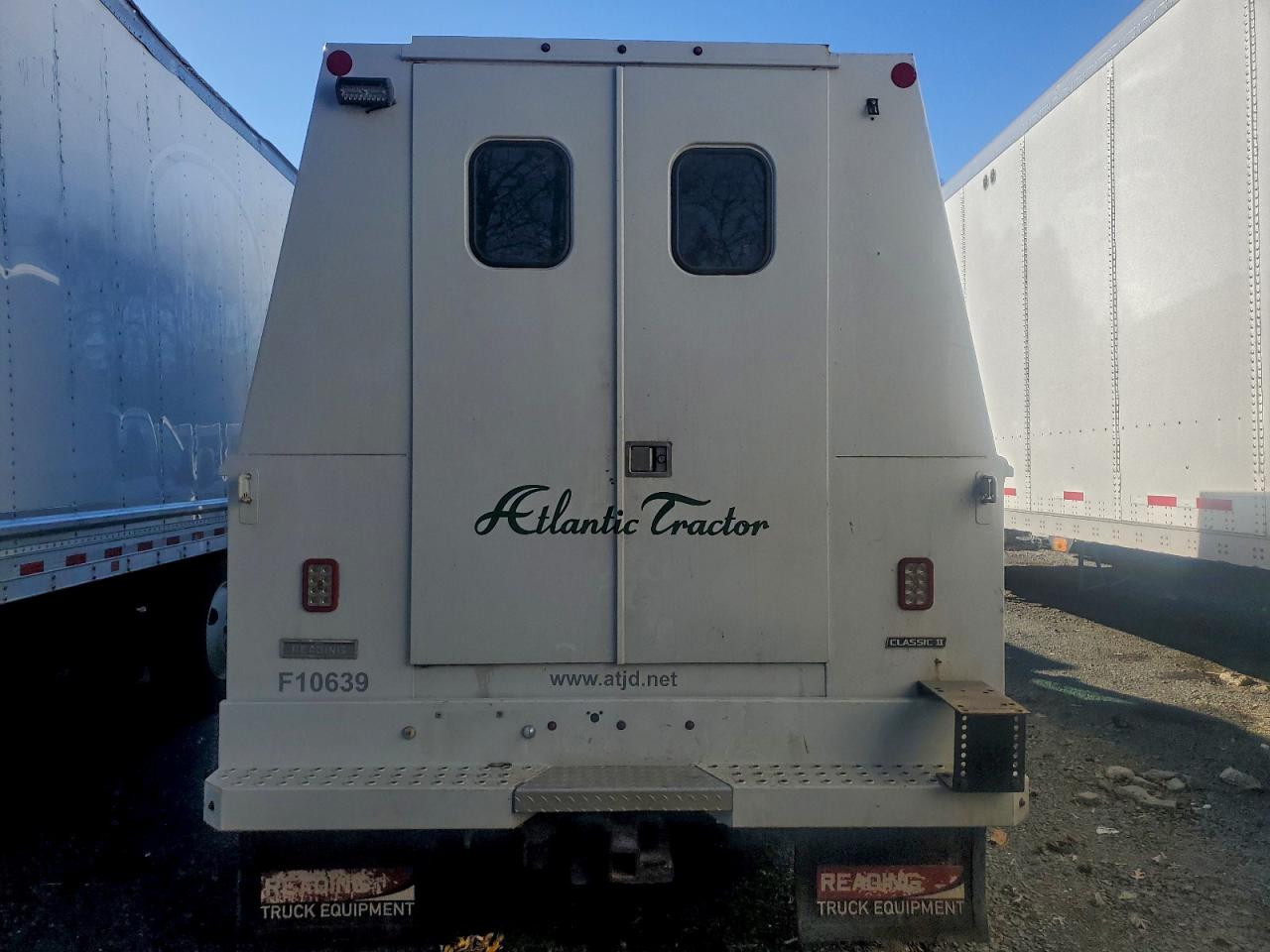 Ford F-550 Super Duty Image 2